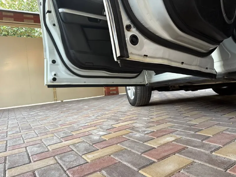 Продаю гранд витара, год 2010,пробег 135000,мотор 2 литра автомат 4 записи в птс, но собственник один, автотека подтверждает, перевес номеров, пробег родной любые проверки, кузов в родном окрасе ! обсалютно без вложений сел поехал, ездил пенсионер, машина конфета во всех отношениях, никаких грязей рыбалок и охот, в салоне идеально чистая, без запахов, по кузову после детейлинга, палировка керамика, цвет кстате двух слойка жемчуг очень красивый на солнце огонь ! вообщем отличный семейный автомобиль на полном исправном !приводе, торг у капота реальным покупателям просьба присмотритесь к фото вы поймете что она реально в достойном состоянии за нее не стыдно всем добра тел 89289042454 вот сап телеграм видеозвонок фейстайм машина в ростове на дону - фотография - 9