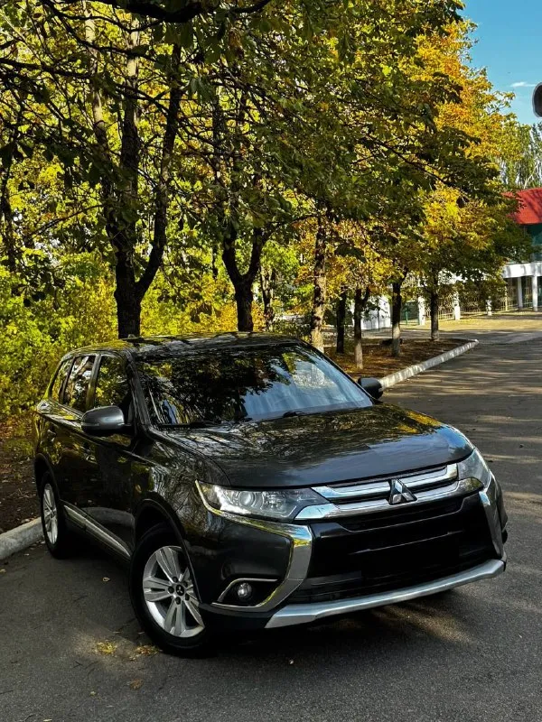 Продам семейный автомобиль mitsubishi outlander 2018 года выпуска возможен обмен автомобиль на самом... - фотография