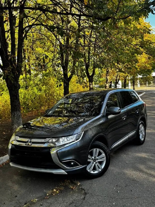Продам семейный автомобиль mitsubishi outlander 2018 года выпуска возможен обмен автомобиль на самом надёжном моторе 2.0 бензин. работает отлично! не троит и не дымит. коробка без каких либо нареканий. ходовая часть также вся обслужена! очень красивый графитовый цвет. машина в родной краске! имеет только один окрас по документам полный порядок, возможен любой вид переоформления. осмотр в центре донецка цена 1.780.000 ₽, возможен торг у авто. ☎️ +7 (949) 628-72-17 📞 звоните: +7(949)6287217 - фотография - 2
