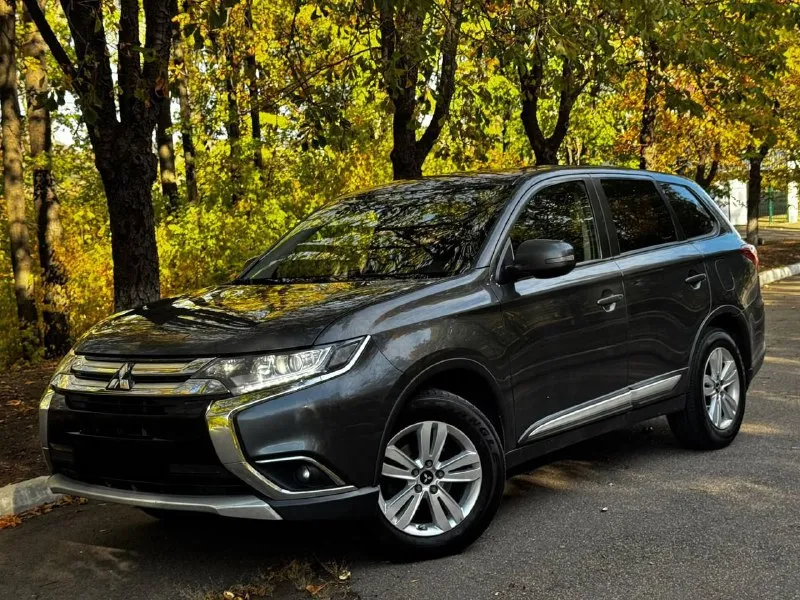 Продам семейный автомобиль mitsubishi outlander 2018 года выпуска возможен обмен автомобиль на самом надёжном моторе 2.0 бензин. работает отлично! не троит и не дымит. коробка без каких либо нареканий. ходовая часть также вся обслужена! очень красивый графитовый цвет. машина в родной краске! имеет только один окрас по документам полный порядок, возможен любой вид переоформления. осмотр в центре донецка цена 1.780.000 ₽, возможен торг у авто. ☎️ +7 (949) 628-72-17 📞 звоните: +7(949)6287217 - фотография - 4