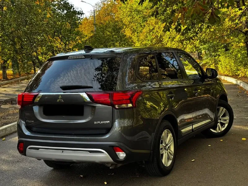Продам семейный автомобиль mitsubishi outlander 2018 года выпуска возможен обмен автомобиль на самом надёжном моторе 2.0 бензин. работает отлично! не троит и не дымит. коробка без каких либо нареканий. ходовая часть также вся обслужена! очень красивый графитовый цвет. машина в родной краске! имеет только один окрас по документам полный порядок, возможен любой вид переоформления. осмотр в центре донецка цена 1.780.000 ₽, возможен торг у авто. ☎️ +7 (949) 628-72-17 📞 звоните: +7(949)6287217 - фотография - 5