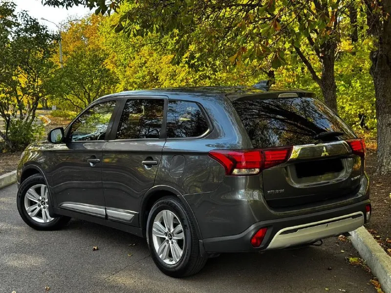 Продам семейный автомобиль mitsubishi outlander 2018 года выпуска возможен обмен автомобиль на самом надёжном моторе 2.0 бензин. работает отлично! не троит и не дымит. коробка без каких либо нареканий. ходовая часть также вся обслужена! очень красивый графитовый цвет. машина в родной краске! имеет только один окрас по документам полный порядок, возможен любой вид переоформления. осмотр в центре донецка цена 1.780.000 ₽, возможен торг у авто. ☎️ +7 (949) 628-72-17 📞 звоните: +7(949)6287217 - фотография - 6