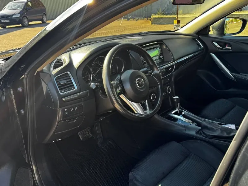 В продаже mazda 6, 2014 года выпуска автомобиль на моторе 2.0 бензин. двигатель работает отлично, не троит и не дымит! коробка автомат, переключает хорошо, без пинков и рывков. ходовая часть обслужена, ничего не стучит и не гремит. автомобиль полностью в родном окрасе! не крашена ни одна деталь! по документам полный порядок, любой вид переоформления. осмотр в донецке цена 1.460.000, возможен торг у авто ☎️ +7 (949) 628-72-17 📞 звоните: +7(949)6287217 - фотография - 7