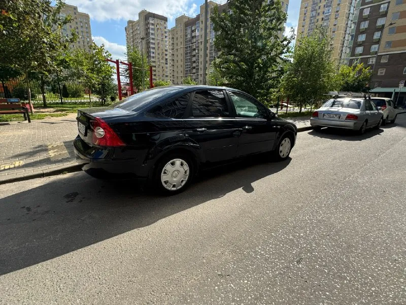 Ford focus ( ford фокус) 2007 года. объём двигателя: 1,8 автомобиль в отличном состоянии. комплектация chia - кондиционер, все четыре стеклоподъемника, электрическая регулировка зеркал, обогрев переднего стекла, обогрев заднего стекла, подогрев сидушек, abs, хорошая магнитола. днище, порого, лонжероны, стаканы - всё целое. двигатель, коробка передач без нареканий, вложений не требует в дтп не участвовал осмотр г. шахты цена - 400,000 тыс. шустрым торг все остальные вопросы по телефону: также можете писать в лс +7 916 129-35-90 +7 926 040-51-81 📞 звоните: +7(916)1293590 - фотография - 7