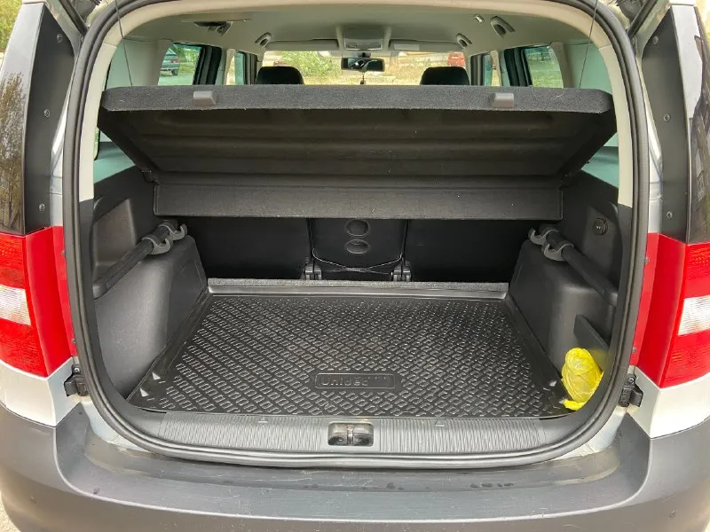 Продам компактный кроссовер skoda yeti 2013 год, 4x4 полный привод мотор 1.8 tfsi пробег родной 150 000км, хороший высокий надежный автомобиль, обслуженный полностью комплектация: мультируль, круиз контроль, датчик дождя-света, раздельный климат контроль. обогрев зеркал, сидений, эл, зеркала, парктроник (перед, зад ) автозапуск, два ключа! yeti это родственник volkswagen tiguan, с которым автомобиль имел общую платформу и двигатель получил приз «семейный автомобиль года» от известного журнала top gear magazine, в 2010 году занял 4 место на конкурсе «европейский автомобиль года” продажа от хозяина территориально город ждановка цена 1.150 000 продажа без номеров тел. +79494328750 если не доступен пишите в телеграмме я вам перезвоню. 📞 звоните: +7(949)4328750 - фотография - 8