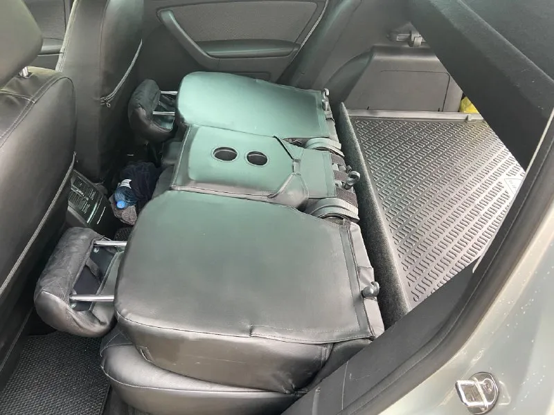 Продам компактный кроссовер skoda yeti 2013 год, 4x4 полный привод мотор 1.8 tfsi пробег родной 150 000км, хороший высокий надежный автомобиль, обслуженный полностью комплектация: мультируль, круиз контроль, датчик дождя-света, раздельный климат контроль. обогрев зеркал, сидений, эл, зеркала, парктроник (перед, зад ) автозапуск, два ключа! yeti это родственник volkswagen tiguan, с которым автомобиль имел общую платформу и двигатель получил приз «семейный автомобиль года» от известного журнала top gear magazine, в 2010 году занял 4 место на конкурсе «европейский автомобиль года” продажа от хозяина территориально город ждановка цена 1.150 000 продажа без номеров тел. +79494328750 если не доступен пишите в телеграмме я вам перезвоню. 📞 звоните: +7(949)4328750 - фотография - 9