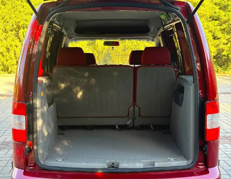 Срочная продажа! Vw caddy life, пассажир, на территории рф с 2006 г, оригинальный птс, два владельца за весь период, первый (2006-2019г) второй (2019-н. В) в дтп не участвовал, в родном окрасе. Пороги, днище, низа дверей - всё целое. Двигатель 1.6 л mpi, неприхотливый и надёжный исходя со всей линейки, только заменил ремни, ролики, помпу, масла и фильтра. Очень редкая комплектация. Прочие вопросы - при осмотре. Ценник 620 тыс руб, с дисками на фото +20 тыс. Контакты : +79494531233 или же +79517679727 территориально находится в г. Макеевка (центр) - фотография - 10