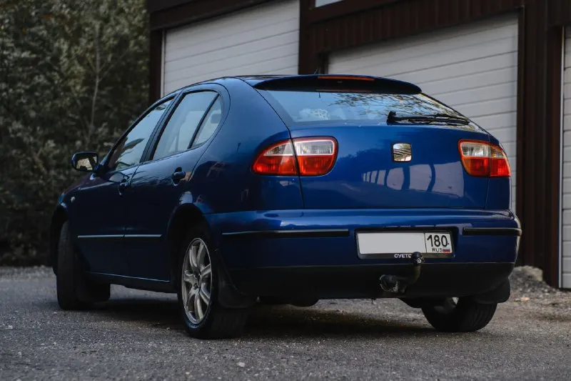 В продаже мой рабочий автомобиль, не стоял ни дня. seat leon mk1, 2001г. 251тыс пробега в моём пользовании 2 года. визуальное состояние на 4- технически сел и поехал! за это время было сделано: - заменено сцепление - поменяна рулевая рейка - выполнена большая работа по двигателю, работает как часы и объездил уже 45тыс км - поменян компрессор, фрион залит, так что климат работает как положено - всё что должно меняться - менялось вовремя, машину не насиловал - по ходовой части без нареканий - комплект зимней резины отдаю в комплекте (хорошая шиповка) так как постоянно за рулем, заниматься внешней частью автомобиля попросту не было времени, к тому же годы берут своё. из-за этих нюансов цену скинул. в дтп не участвовал. ну и что касаемо причины продажи - просто хочется уже что то себе получше. тг +79495836219 📲 tg: @sagunov_creator 📞 звоните: +7(949)5836219 - фотография - 2