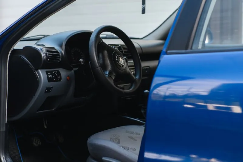 В продаже мой рабочий автомобиль, не стоял ни дня. seat leon mk1, 2001г. 251тыс пробега в моём пользовании 2 года. визуальное состояние на 4- технически сел и поехал! за это время было сделано: - заменено сцепление - поменяна рулевая рейка - выполнена большая работа по двигателю, работает как часы и объездил уже 45тыс км - поменян компрессор, фрион залит, так что климат работает как положено - всё что должно меняться - менялось вовремя, машину не насиловал - по ходовой части без нареканий - комплект зимней резины отдаю в комплекте (хорошая шиповка) так как постоянно за рулем, заниматься внешней частью автомобиля попросту не было времени, к тому же годы берут своё. из-за этих нюансов цену скинул. в дтп не участвовал. ну и что касаемо причины продажи - просто хочется уже что то себе получше. тг +79495836219 📲 tg: @sagunov_creator 📞 звоните: +7(949)5836219 - фотография - 5