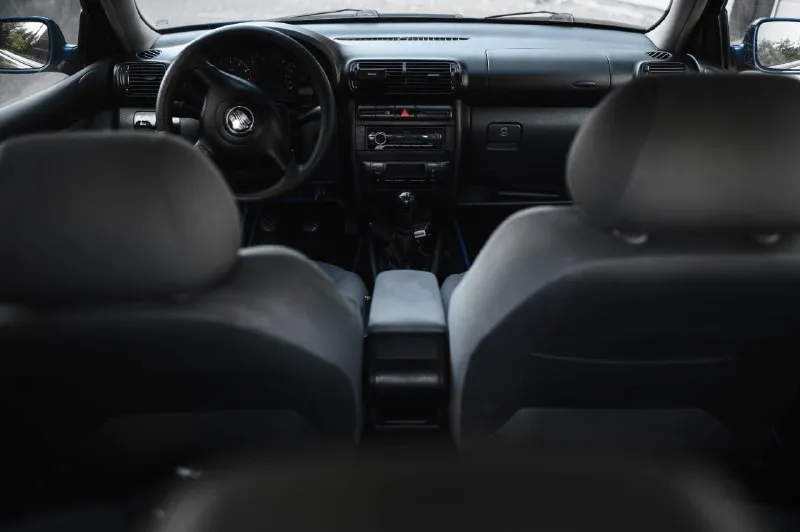 В продаже мой рабочий автомобиль, не стоял ни дня. seat leon mk1, 2001г. 251тыс пробега в моём пользовании 2 года. визуальное состояние на 4- технически сел и поехал! за это время было сделано: - заменено сцепление - поменяна рулевая рейка - выполнена большая работа по двигателю, работает как часы и объездил уже 45тыс км - поменян компрессор, фрион залит, так что климат работает как положено - всё что должно меняться - менялось вовремя, машину не насиловал - по ходовой части без нареканий - комплект зимней резины отдаю в комплекте (хорошая шиповка) так как постоянно за рулем, заниматься внешней частью автомобиля попросту не было времени, к тому же годы берут своё. из-за этих нюансов цену скинул. в дтп не участвовал. ну и что касаемо причины продажи - просто хочется уже что то себе получше. тг +79495836219 📲 tg: @sagunov_creator 📞 звоните: +7(949)5836219 - фотография - 6