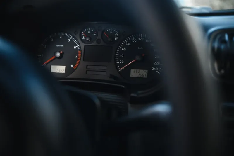 В продаже мой рабочий автомобиль, не стоял ни дня. seat leon mk1, 2001г. 251тыс пробега в моём пользовании 2 года. визуальное состояние на 4- технически сел и поехал! за это время было сделано: - заменено сцепление - поменяна рулевая рейка - выполнена большая работа по двигателю, работает как часы и объездил уже 45тыс км - поменян компрессор, фрион залит, так что климат работает как положено - всё что должно меняться - менялось вовремя, машину не насиловал - по ходовой части без нареканий - комплект зимней резины отдаю в комплекте (хорошая шиповка) так как постоянно за рулем, заниматься внешней частью автомобиля попросту не было времени, к тому же годы берут своё. из-за этих нюансов цену скинул. в дтп не участвовал. ну и что касаемо причины продажи - просто хочется уже что то себе получше. тг +79495836219 📲 tg: @sagunov_creator 📞 звоните: +7(949)5836219 - фотография - 7