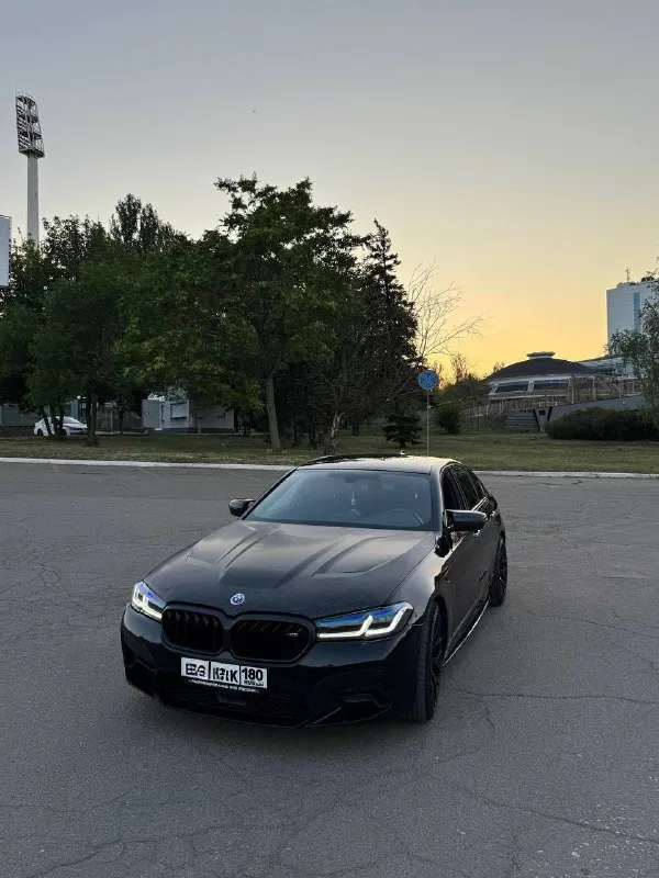 Продам bmw g30 530d xdrive мотор b57 пробег 168.000 комплектация м sport pro: сидения с вентиляцией, задние с подогревом, память сидений, парктроники, камера заднего вида, 3 ключа один из них смарт, черный потолок, переодета в м5ф90, m тормоза, на учет станет без проблема, могу присутствовать в мрэо, диски 20 оригинал vorsteiner ковка, в комплекте 18 оригинальные на хорошей зимней резине. рассмотрю варианты обмена. в приоритете х5, х3. цена 3.800.000 номер +79496177917 - фотография - 2