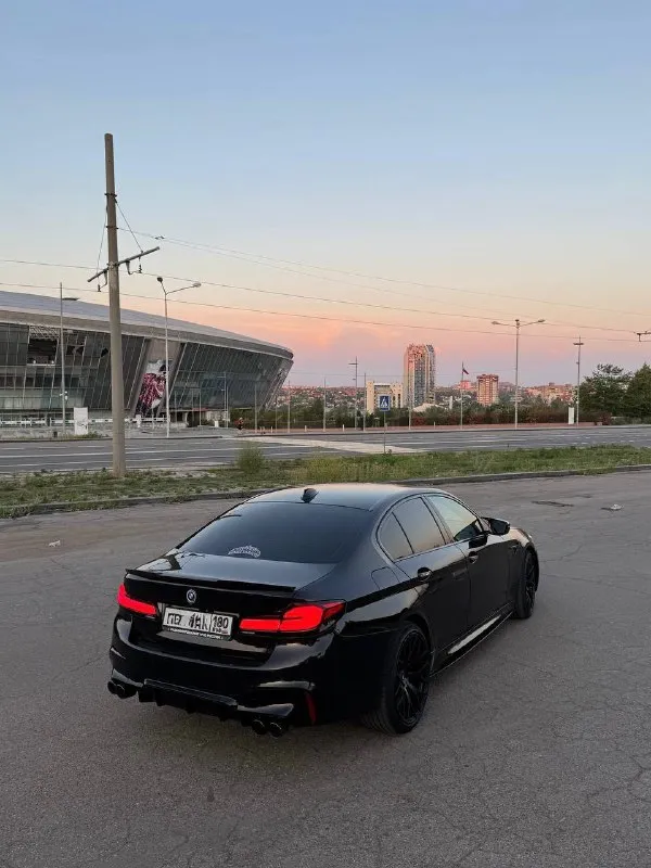 Продам bmw g30 530d xdrive мотор b57 пробег 168.000 комплектация м sport pro: сидения с вентиляцией, задние с подогревом, память сидений, парктроники, камера заднего вида, 3 ключа один из них смарт, черный потолок, переодета в м5ф90, m тормоза, на учет станет без проблема, могу присутствовать в мрэо, диски 20 оригинал vorsteiner ковка, в комплекте 18 оригинальные на хорошей зимней резине. рассмотрю варианты обмена. в приоритете х5, х3. цена 3.800.000 номер +79496177917 - фотография - 3