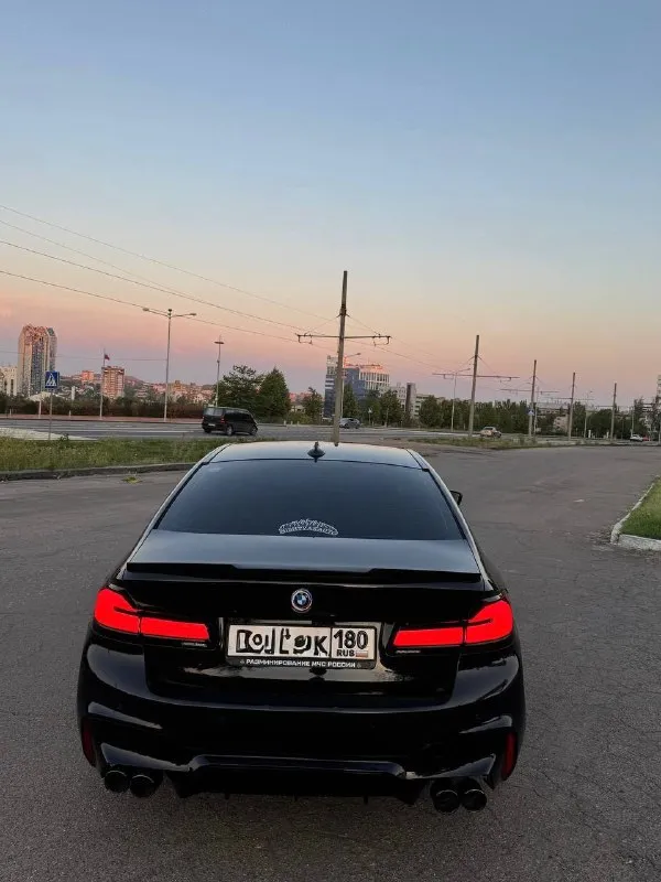 Продам bmw g30 530d xdrive мотор b57 пробег 168.000 комплектация м sport pro: сидения с вентиляцией, задние с подогревом, память сидений, парктроники, камера заднего вида, 3 ключа один из них смарт, черный потолок, переодета в м5ф90, m тормоза, на учет станет без проблема, могу присутствовать в мрэо, диски 20 оригинал vorsteiner ковка, в комплекте 18 оригинальные на хорошей зимней резине. рассмотрю варианты обмена. в приоритете х5, х3. цена 3.800.000 номер +79496177917 - фотография - 4