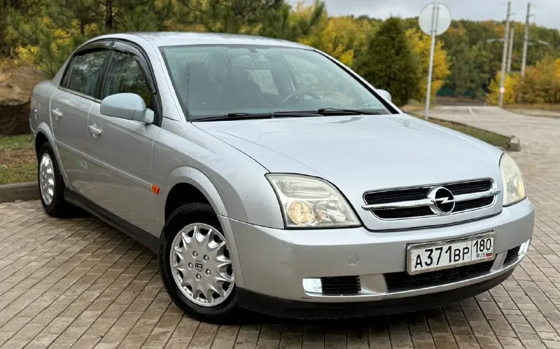 Opel vectra 2003 год пробег 197.000км 1.8л механика в отличном состоянии. мотор работает ровно, масло не берет. подвеска обслужена, без каких либо посторонних звуков. кпп переключает без хрустов, сцепление в порядке. по кузову без гнили, выглядит шикарно. по электрике все работает. кондиционер заправлен. хорошая комплектация: 4 эсп, электро зеркала, круиз контроль, камера заднего вида. магнитола на базе android. ухоженный салон. автомобиль привозили при днр, российских реагентов не видела. документы в порядке, переоформление в мрэо приветствуется. осмотр донецк цена 415.000₽ +7(949)470-04-65 - фотография - 2