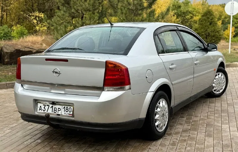 Opel vectra 2003 год пробег 197.000км 1.8л механика в отличном состоянии. мотор работает ровно, масло не берет. подвеска обслужена, без каких либо посторонних звуков. кпп переключает без хрустов, сцепление в порядке. по кузову без гнили, выглядит шикарно. по электрике все работает. кондиционер заправлен. хорошая комплектация: 4 эсп, электро зеркала, круиз контроль, камера заднего вида. магнитола на базе android. ухоженный салон. автомобиль привозили при днр, российских реагентов не видела. документы в порядке, переоформление в мрэо приветствуется. осмотр донецк цена 415.000₽ +7(949)470-04-65 - фотография - 4