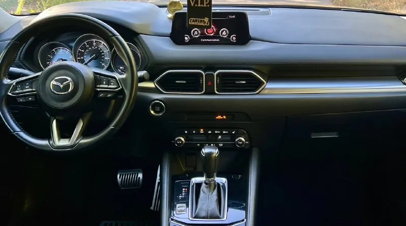 Mazda cx5 2019год двигатель 2.5 skyactive бензин (самый надежный)! родной пробег 63.000 км коробка передач :автомат (обычный aisin)гидротрансформатор! автомобиль в отличном состоянии, двигатель работает отлично, ходовая в отличном состоянии, коробка переключает без пинков, кузов целый без ржавчины и гнили. новая резина летняя 19 колеса, эл зеркала с подогревом, обогрев переднего и заднего стекла, помощь при спуске, круиз, климат, датчики света и дождя, кожаный салон + алькантара, сабвуфер, комплект зимних ковриков и еще много чего. машина полностью обслужена от а и до я !также нанесено керамическое покрытие!!!машина смотрится отлично !расход по городу 10-11литров, едет очень шустро !цвет черный жемчуг!цена 1000000₽ +7949-559-52-87 также возможен обмен! 📞 звоните: +7(949)5595287 - фотография - 4