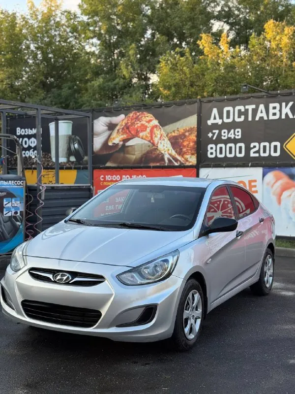 Продам hyundai solaris 2012 года ! объем двигателя: 1.6( цепной надежный мотор) коробка передач-5-ступенчатая механика пробег:171.000 км год выпуска-2012 по кузову в хорошем состоянии, без гнили и ржавчины машина в отличном техническом состоянии 4.000 км назад было сделано то: -замена антифриза -замена тормозной жидкости -замена жидкости гур -замена масла и фильтров -замена задних сайлентблоков -перезаправка кондиционера ( дует на 5/5) удалил катализатор, и перепрошил !!! расход топлива- 6.7 л/100 км на машине стоит хорошая летняя резина kumho 24 года выпуска, свежая, проехала очень мало в подарок отдам почти новую зимнюю резину kumho! не такси, не каршеринг! переоформление без проблем, могу с вами присутствовать в мрэо все дополнительные вопросы по телефону: +79495219479 цена:745.000 тыс рублей ( хороший торг) - фотография - 4