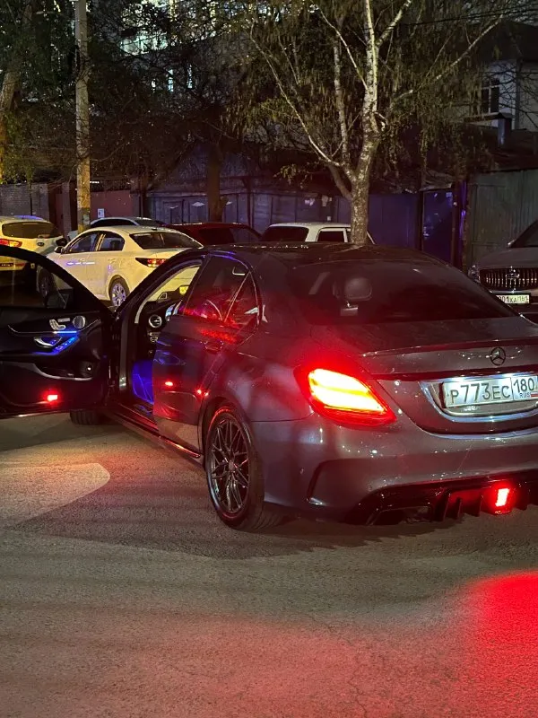 Продажа/обмен mercedes c-класс 2015 год. 160 пробег. 2 владельца. 2.0 объем 246 лошадиных сил. хорошая комплектация: -подогрев сидений -панорама -музыка burmester -электронная регулировка сидений в дверях -слепые зоны -подсветка в салоне и т. д. цена 2.620 (торг) машина находится в г. енакиево телефон для связи: +7 (949) 342-91-48 +7 (961) 425-33-38 📞 звоните: +7(949)3429148 - фотография - 5