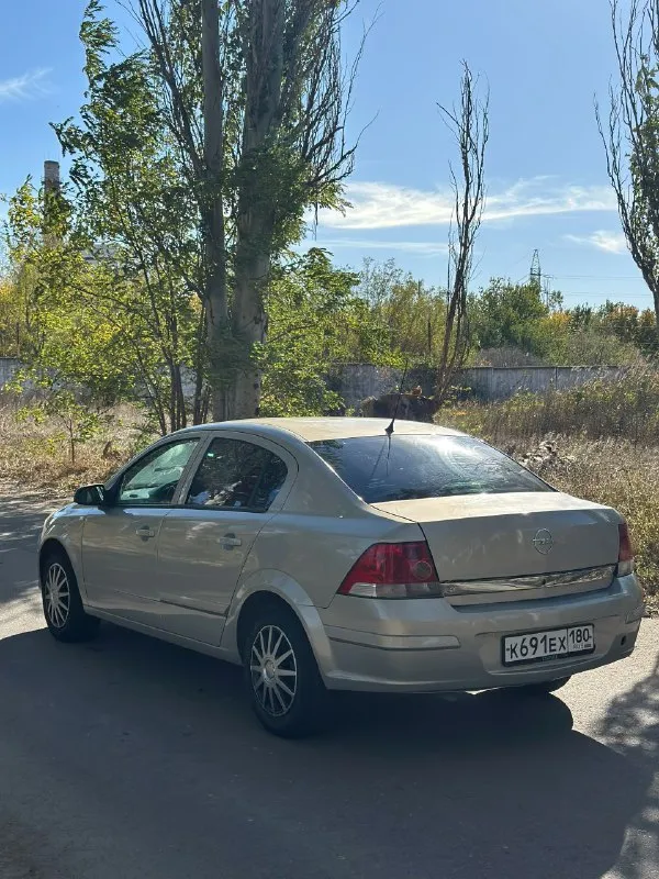 Продам opel astra h 2008 г. в. в отличном состоянии. двигатель 1.8 обслужен. коробка механика без нареканий. кузов не гнилой, ржавчины нет - дно и пороги целые. в хорошей комплектации, климат, мульти-руль, подогревы, abs. полное переоформление - зелёная автотека. цена: 480.000 рублей, небольшой торг. находится в пгт. донское. +79497133206 - фотография - 6