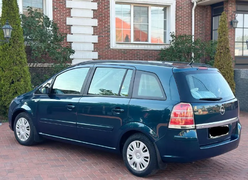 Opel zafira b -год 2007 -мотор 1.8 -кпп механика. -пробег: 225.000. о машине; автомобиль в отличном состоянии без сколов ржавчин и рыжиков все как на фото! мотор коробка ходовка обслужена вложений не требует! резина r16 два комплекта! цена 780.000 рублей торг реальному покупателю! кому дорого просьба не звонить. звонить по номеру +79494660795 - фотография - 3