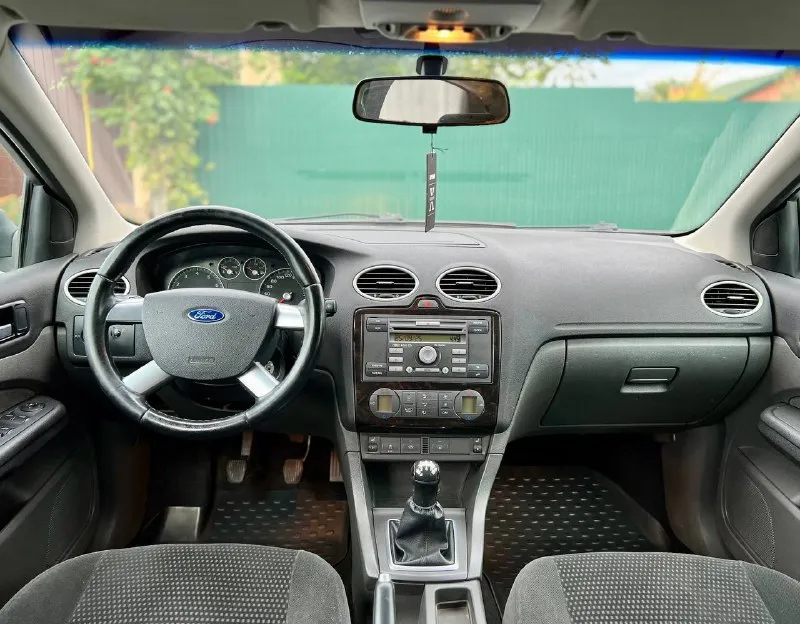 Форд фокус год выпуская 2007 объём двигателя 1.8 бензин чиа комплектацыя на климате по кузову в идеальном состоянии технически в полном порядке дно пороги стаканы целые по документам полный порядок все вопросы по телефону видео обзор по запросу номер для связи +7 919 896 5615 телеграм +7 919 896 5615 цена 525.000 не большой торг - фотография - 10