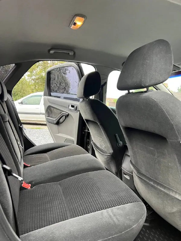 Форд фокус год выпуская 2007 объём двигателя 1.8 бензин чиа комплектацыя на климате по кузову в идеальном состоянии технически в полном порядке дно пороги стаканы целые по документам полный порядок все вопросы по телефону видео обзор по запросу номер для связи +7 919 896 5615 телеграм +7 919 896 5615 цена 525.000 не большой торг - фотография - 9