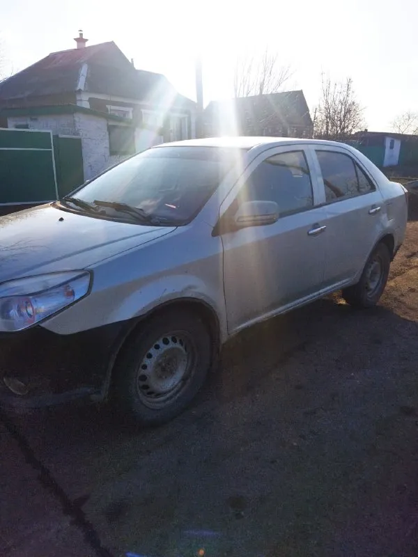Geely mk 2013г 1.5 (94 лс) документы чистые двигатель работает ровно, не троит, не дымит. коробка в отличном состоянии, не хрустит не выбивает. едет бодро, недавно заменили радиатор. цена 230 000р подробности по +79494771270 (владимир) старобешевский район 📲 tg: алина горбатенко 📞 звоните: +7(949)4771270 - фотография - 3