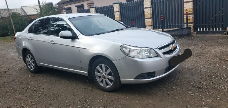 Продам шевролет эпику 2011 года 2.0 л. бензин механика пробег 176000 реальный без отмотки машина в идеальном состоянии без единого дтп зеленая автотека в родном окрасе стекла все заводские машина без рыжиков и прочих недостатков двигатель коробка ходовая всё в идеале двигатель масла не расходует от слова совсем коробка надежная сочетается сдвигателем все передачи включаются плавно по электрике работает абсолютно все что должно работать завода в том числе климат 2 ключа сервисные книжки остальная информация по телефону цена 720.000 торг. т +79494932503 - фотография - 3