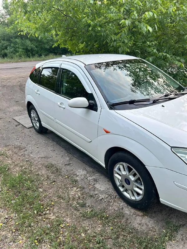 Ford focus 1 (2004), хэтчбек, продаётся ford focus 1 2004 года выпуска, хэтчбек. пробег 190321 км. машина в хорошем техническом состоянии, полностью обслужена и находится на полном ходу. оснащена климат-контролем, подогревом передних сидений, электроприводом зеркал и бортовым компьютером с камерой заднего хода. кузов оценён на "4" — есть небольшие косметические дефекты, без серьезных повреждений. цена 450000, рассматриваю разумный торг. номер телефона +79493851340 📲 tg: @kovrahone 📞 звоните: +7(949)3851340 - фотография - 4