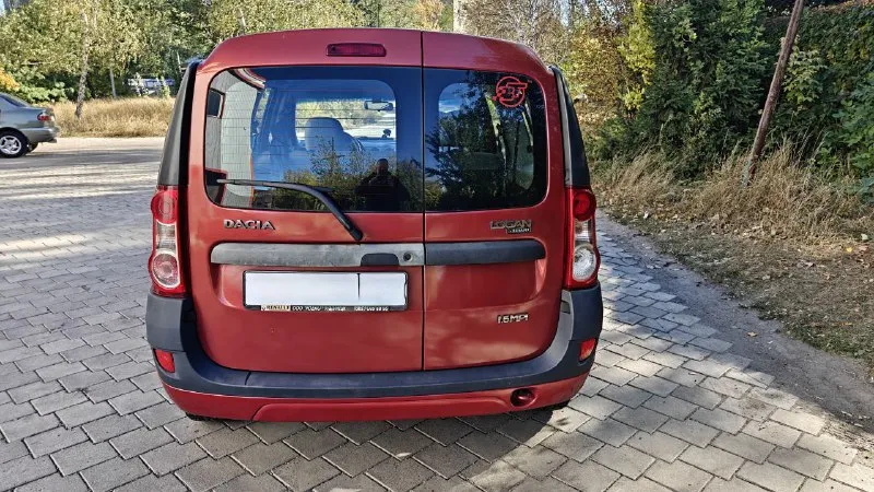 Модель: logan тип кузова: универсал год выпуска: 2007 пробег: 226000 км коробка передач: механическая объём двигателя: 1600 см3 вид топлива: бензин состояние машины: хорошее количество хозяев: 1 цвет: красный мощность: 90 л. с. семиместный автомобиль с одним владельцем. отличное техническое состояние, недавно пройдено обслуживание. все предыдущие то выполнялись строго по регламенту. на кузове и в салоне имеются незначительные следы эксплуатации, соответствующие возрасту автомобиля. учёт рф. резина зимняя+ комплект летней. цена: 600к (торг) +79493485404 юрий - фотография - 3