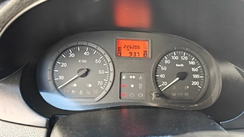 Модель: logan тип кузова: универсал год выпуска: 2007 пробег: 226000 км коробка передач: механическая объём двигателя: 1600 см3 вид топлива: бензин состояние машины: хорошее количество хозяев: 1 цвет: красный мощность: 90 л. с. семиместный автомобиль с одним владельцем. отличное техническое состояние, недавно пройдено обслуживание. все предыдущие то выполнялись строго по регламенту. на кузове и в салоне имеются незначительные следы эксплуатации, соответствующие возрасту автомобиля. учёт рф. резина зимняя+ комплект летней. цена: 600к (торг) +79493485404 юрий - фотография - 6