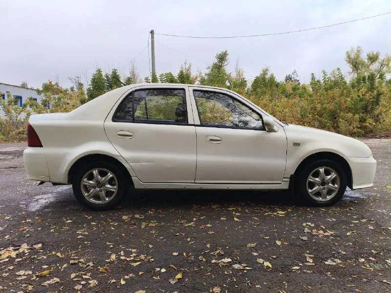 Продам geely ck2, 2011 года, бензин, механика, объем 1,5 литра, гидроусилитель, стеклоподъёмники, парктроник. недавно заменил ремень грм, помпу, антифриз, хорошая резина. документы в порядке, на 180 регионе, птс оригинал, 1 собственник, учёт на мне. цена - 190000₽ по всем вопросам звоните по телефону+7(949)317-95-67 - фотография - 4