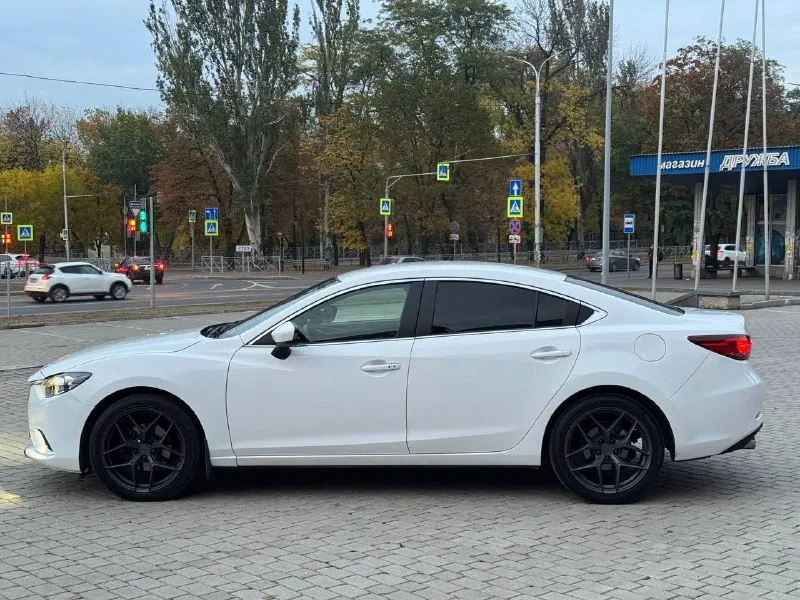 Продам mazda6 2014год в идеальном состоянии без вложений сель и поехал мотор 2.5 масло не есть коробка не пинает в максимальной комплектации 19диски новые куплены за 197.000тысяч рублей все чеки хороший свет салон не порван музыка очень хорошо играет в машине все работает без вложений машина на твёрдую 5 все остальные вопросы по телефону звоните в любое время !! +7949-467-65-94 цена 1.450.000₽ - фотография - 2