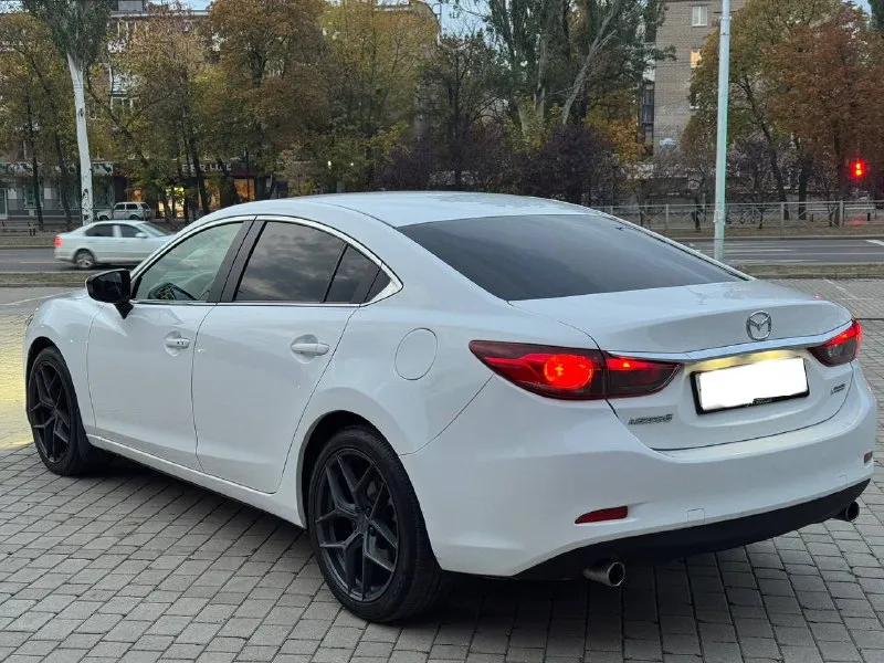 Продам mazda6 2014год в идеальном состоянии без вложений сель и поехал мотор 2.5 масло не есть коробка не пинает в максимальной комплектации 19диски новые куплены за 197.000тысяч рублей все чеки хороший свет салон не порван музыка очень хорошо играет в машине все работает без вложений машина на твёрдую 5 все остальные вопросы по телефону звоните в любое время !! +7949-467-65-94 цена 1.450.000₽ - фотография - 3