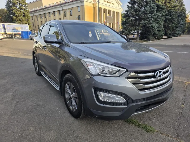 Продам hyundai santa fe 3 2012г мкпп полный привод 2.4 мотор, гнили и ржавчины нет, ошибок нет, нигде ничего не течет и не потеет, кузов в очень хорошем состоянии, без дтп, вторичный окрас одной двери, остальное в родне, стоят дорогие линзы свет огонь, фары в плёнке, штатная аудио заменена на современную. переоформление обязательно 1 360 000 +79490348430 - фотография - 2