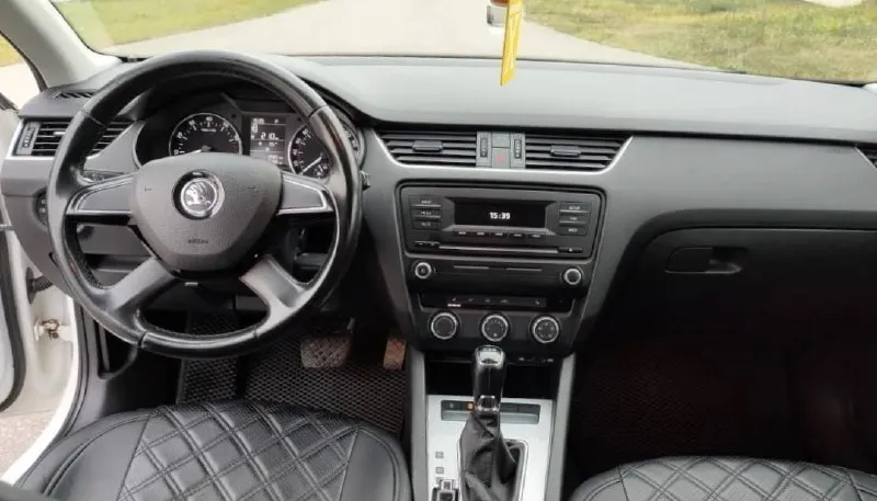 Skoda octavia а7 1.2 tsi, автомат, 2013 г. в ✅ двигатель 4х цилиндровый, на 105 сил, не путайте с 3х цилиндрами‼️ автомобиль в отличоном состоянии, двигатель 1.2 tsi обслужен от а до я, коробка автомат dsg листает как положено без пинков и толчков!) родной пробег 227 000 км, комплектация: заводская система старт/стоп, задние парктроники, кондиционер (заправлен и дует как положено) подогревы сидений, туманки, датчик света и дождя, электро зеркала с подогревом, полный эл. стекло пакет, 2 ключа, легкосплавные диски на летней резине, авто останетесь довольны ! птс оригинал 🔥 стоимость авто: ✅ 770 000 рублей ✅ машина в макеевке: +79495570537 либо +79490780102 + телеграмм 📞 звоните: +7(949)5570537 - фотография - 10