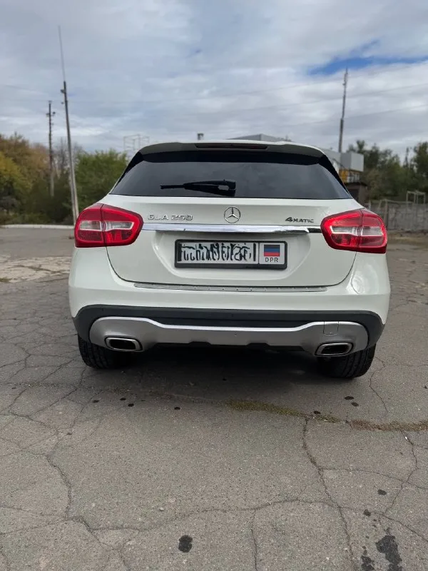 Mercedes gla 250 полный привод машина в отличном состоянии! родной пробег -камера заднего вида -функция дистроник (сама тормозит) отличное техническое и эстетическое состояние! богатая комплектация! чистый ухоженный салон. кожаный мультируль, под рулевые лепестки, штатная мультимедиа с без рамочным цветным монитором, bluetooth, 2 разъёма usb, sd, камера заднего вида с динамической разметкой, круиз-контроль, датчик дождя, датчик света, подогрев передних сидений с выбором режимов, подогрев заднего стекла и зеркал, электро-регулировка боковых зеркал, электро-стекло-подьёмники всех дверей, светодиодные ходовые огни, электропривод багажника, диски r18 и т. д. 2 комплекта колес лето/зима шипы 2 комплектов ковриков в салон лето/ зима. то проведено на пробеге 103 тыс. из минусов трещина на лобовом стекле. телефон +79497045153 📞 звоните: +7(949)7045153 - фотография - 6