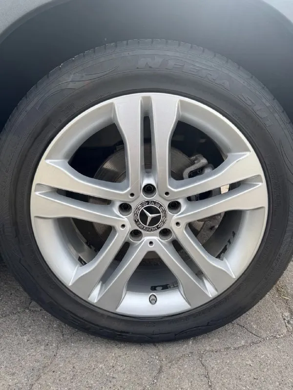 Mercedes gla 250 полный привод машина в отличном состоянии! родной пробег -камера заднего вида -функция дистроник (сама тормозит) отличное техническое и эстетическое состояние! богатая комплектация! чистый ухоженный салон. кожаный мультируль, под рулевые лепестки, штатная мультимедиа с без рамочным цветным монитором, bluetooth, 2 разъёма usb, sd, камера заднего вида с динамической разметкой, круиз-контроль, датчик дождя, датчик света, подогрев передних сидений с выбором режимов, подогрев заднего стекла и зеркал, электро-регулировка боковых зеркал, электро-стекло-подьёмники всех дверей, светодиодные ходовые огни, электропривод багажника, диски r18 и т. д. 2 комплекта колес лето/зима шипы 2 комплектов ковриков в салон лето/ зима. то проведено на пробеге 103 тыс. из минусов трещина на лобовом стекле. телефон +79497045153 📞 звоните: +7(949)7045153 - фотография - 7