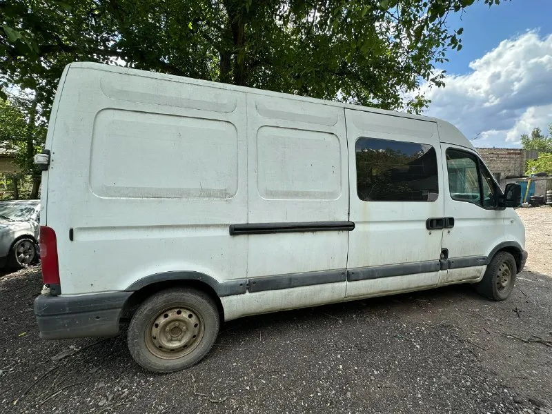 Продается renault мастер 2.5 tdi. длинная база, без ржавчины, есть не значительные моменты по кузову. автомобиль долгое время стоит. пробег 190000 я владелец цена 750 торг +79493280318 📞 звоните: +7(949)3280318 - фотография - 4