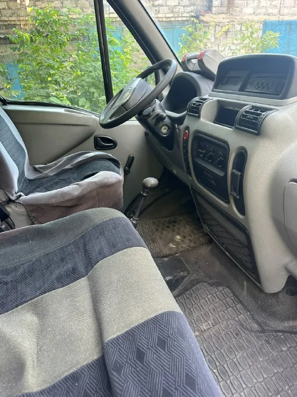 Продается renault мастер 2.5 tdi. длинная база, без ржавчины, есть не значительные моменты по кузову. автомобиль долгое время стоит. пробег 190000 я владелец цена 750 торг +79493280318 📞 звоните: +7(949)3280318 - фотография - 5