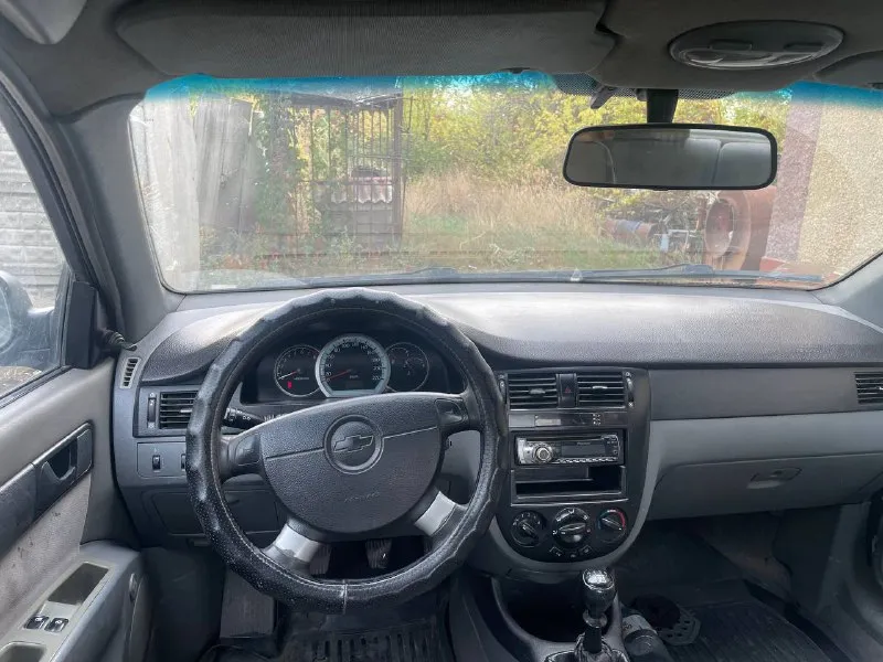 Продам шевроле лачетти. 2008г мотор:1,6 кпп: механика комплектация: 2стеклоподьемника, кондиционер, подогрев заднего стекла по кузову пороги под замену. мотор требует внимания кпп идеал. цена:260тыс торг телефон: +7-949-466-54-22 телеграмм: +7-949-466-54-22 - фотография - 3