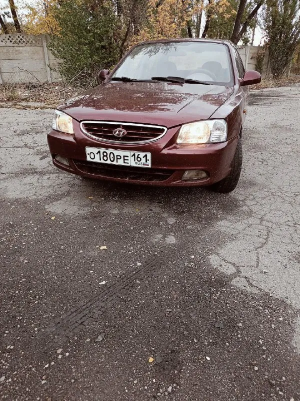 Продам хендай акцент 2008 гв, пробег родной 296 тысяч машина в хорошем состоянии. двигатель работает отлично, по кузову есть небольшие недочёты, в силу возраста имеются скольчики от камней. электростеклоподъемники передних стекол. дно целое, гнили нет осмотр центр макеевки +79493272515 цена 320.000 - фотография - 5