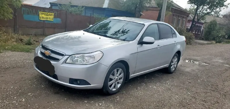 Продам шевролет эпику 2011 года 2.0 л. бензин механика пробег 176000 реальный без отмотки машина в идеальном состоянии без единого дтп зеленая автотека в родном окрасе стекла все заводские машина в живую выглядит ещё лучше телефон старый. машина без рыжиков и прочих недостатков двигатель коробка ходовая всё в идеале двигатель масла не расходует от слова совсем коробка надежная сочетается сдвигателем все передачи включаются плавно по электрике работает абсолютно все что должно работать завода в том числе климат 2 ключа сервисные книжки остальная информация по телефону цена 720.000 торг. т +7 949 493 25 03 - фотография - 2