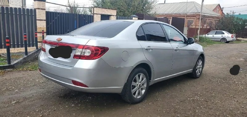 Продам шевролет эпику 2011 года 2.0 л. бензин механика пробег 176000 реальный без отмотки машина в идеальном состоянии без единого дтп зеленая автотека в родном окрасе стекла все заводские машина в живую выглядит ещё лучше телефон старый. машина без рыжиков и прочих недостатков двигатель коробка ходовая всё в идеале двигатель масла не расходует от слова совсем коробка надежная сочетается сдвигателем все передачи включаются плавно по электрике работает абсолютно все что должно работать завода в том числе климат 2 ключа сервисные книжки остальная информация по телефону цена 720.000 торг. т +7 949 493 25 03 - фотография - 4