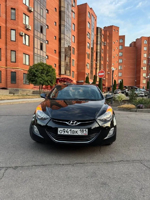 В продаже hyundai elantra 1.8 автомат 2012 год. 166.000 км оригинального пробега. машинка была привезена из америки 5 лет назад. один хозяин с момента приезда авто. авто все обслужено, новые иридиевые свечи, стойки ( амортизаторы ), масло, антифриз. заменено масло в . стоит отличная резина pirelli. авто выглядит хорошо как на фото, так и вживую. приятный не затертый чистый салон. комплектация с подогревом сидений, кондиционер, 4 эл. стеклоподъемника, круиз контроль, стоит качественная музыка, кожаный руль. 2 ключа. машинка едет бодро и в то же время мягкая и комфортная. приезжайте, смотрите, щупайте, катайтесь, любые проверки за ваш счет. осмотр г. луганск цена 1.130.000 торг у авто. +79595022666 +79591539242 📞 звоните: +7(959)5022666 - фотография - 10