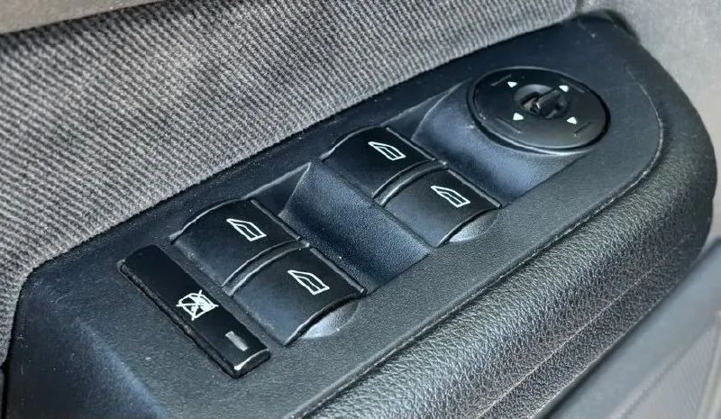 Продам ford focus || поколения 2007г. в. автомобиль в отличнейшем состоянии! с зеленой автотекой (без дтп). оригинальный пробег 197т. цепной мотор 1.8 125л. с. работает очень тихо и ровно! масло не расходует! ходовая часть взбитая! посторонние звуки отсутствуют. коробка передач переключается как положено! кузов в очень достойном и привлекательном состоянии! гнили ржавчины и прочих дефектов нет! все герметики и швы завод! остекление все родное включая лобовое стекло! комплектация chia: кондиционер, круиз контроль, системы abs esp, гидроусилитель руля, 4эл. стеклоподъемника, подогрев сидений, подогрев лобового стекла, эл. регулировка зеркал с подогревом. документально чистый автомобиль! без штрафов и запретов! цена 615т/р торг. тел: +79496368500 - фотография - 10