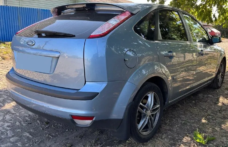 Продам ford focus || поколения 2007г. в. автомобиль в отличнейшем состоянии! с зеленой автотекой (без дтп). оригинальный пробег 197т. цепной мотор 1.8 125л. с. работает очень тихо и ровно! масло не расходует! ходовая часть взбитая! посторонние звуки отсутствуют. коробка передач переключается как положено! кузов в очень достойном и привлекательном состоянии! гнили ржавчины и прочих дефектов нет! все герметики и швы завод! остекление все родное включая лобовое стекло! комплектация chia: кондиционер, круиз контроль, системы abs esp, гидроусилитель руля, 4эл. стеклоподъемника, подогрев сидений, подогрев лобового стекла, эл. регулировка зеркал с подогревом. документально чистый автомобиль! без штрафов и запретов! цена 615т/р торг. тел: +79496368500 - фотография - 3