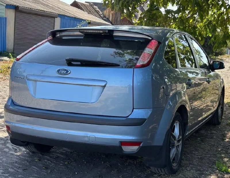 Продам ford focus || поколения 2007г. в. автомобиль в отличнейшем состоянии! с зеленой автотекой (без дтп). оригинальный пробег 197т. цепной мотор 1.8 125л. с. работает очень тихо и ровно! масло не расходует! ходовая часть взбитая! посторонние звуки отсутствуют. коробка передач переключается как положено! кузов в очень достойном и привлекательном состоянии! гнили ржавчины и прочих дефектов нет! все герметики и швы завод! остекление все родное включая лобовое стекло! комплектация chia: кондиционер, круиз контроль, системы abs esp, гидроусилитель руля, 4эл. стеклоподъемника, подогрев сидений, подогрев лобового стекла, эл. регулировка зеркал с подогревом. документально чистый автомобиль! без штрафов и запретов! цена 615т/р торг. тел: +79496368500 - фотография - 4