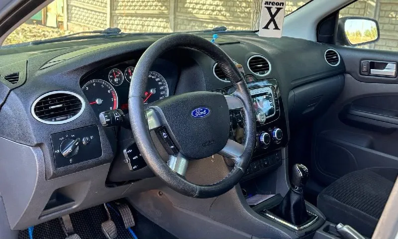 Продам ford focus || поколения 2007г. в. автомобиль в отличнейшем состоянии! с зеленой автотекой (без дтп). оригинальный пробег 197т. цепной мотор 1.8 125л. с. работает очень тихо и ровно! масло не расходует! ходовая часть взбитая! посторонние звуки отсутствуют. коробка передач переключается как положено! кузов в очень достойном и привлекательном состоянии! гнили ржавчины и прочих дефектов нет! все герметики и швы завод! остекление все родное включая лобовое стекло! комплектация chia: кондиционер, круиз контроль, системы abs esp, гидроусилитель руля, 4эл. стеклоподъемника, подогрев сидений, подогрев лобового стекла, эл. регулировка зеркал с подогревом. документально чистый автомобиль! без штрафов и запретов! цена 615т/р торг. тел: +79496368500 - фотография - 6